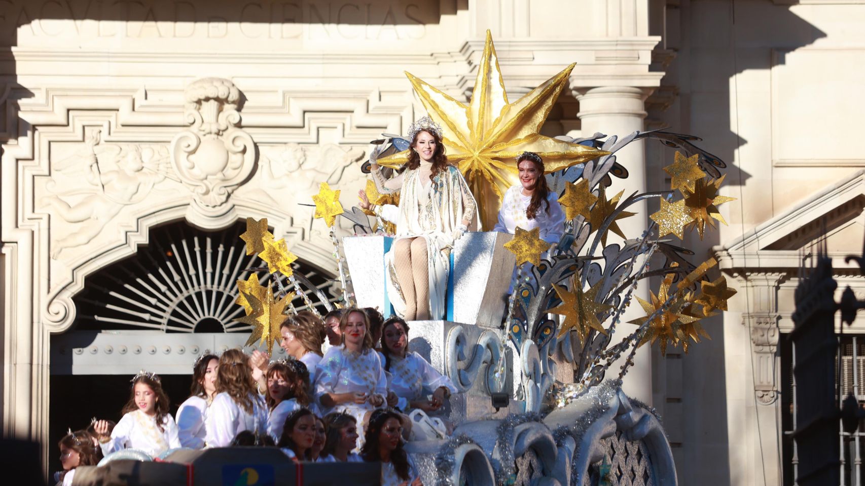 La carroza de la Estrella de la Ilusión en la Cabalgata de Reyes Magos de Sevilla de 2024.