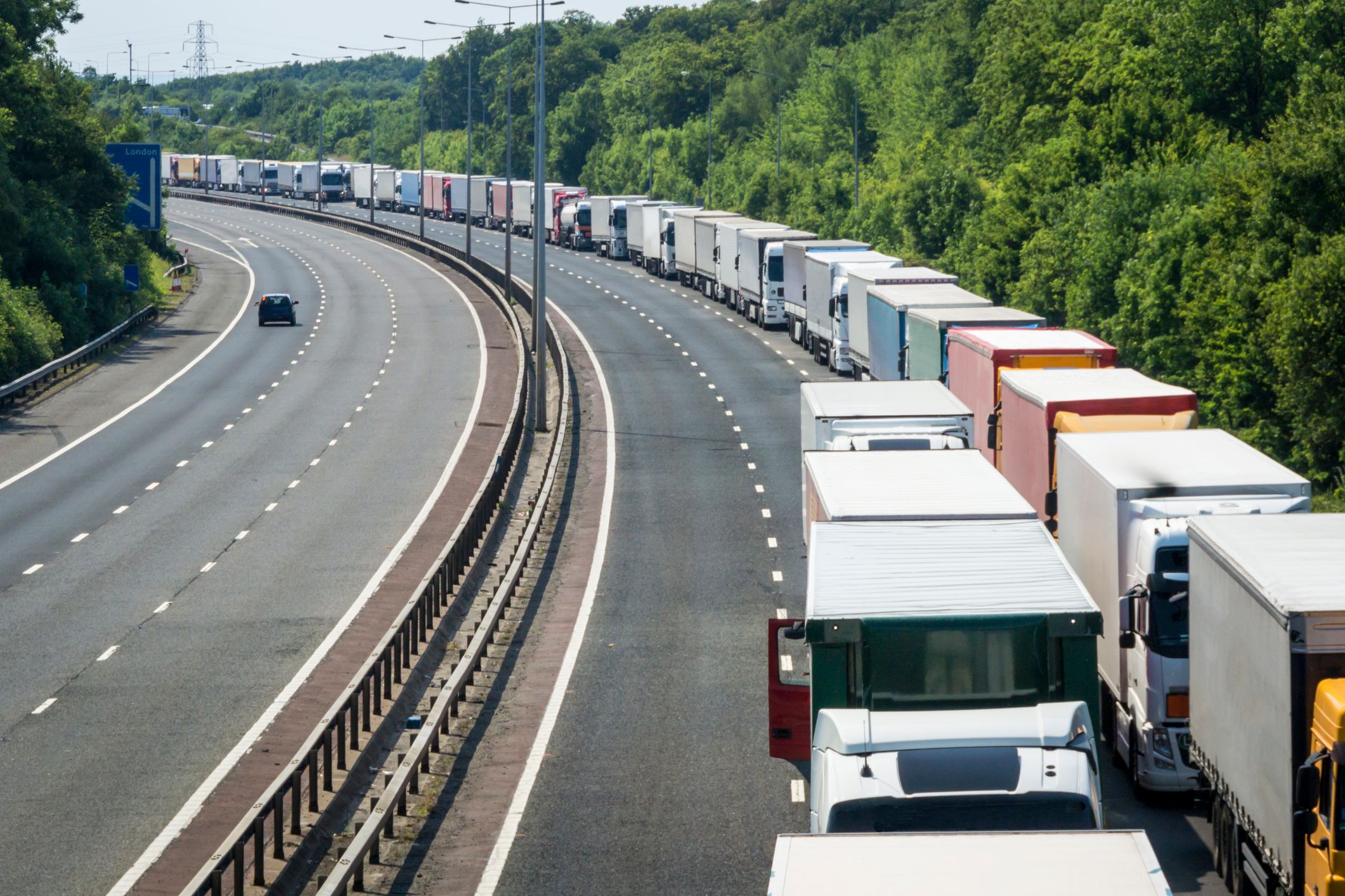 Lorries estacionados en la autopista M20