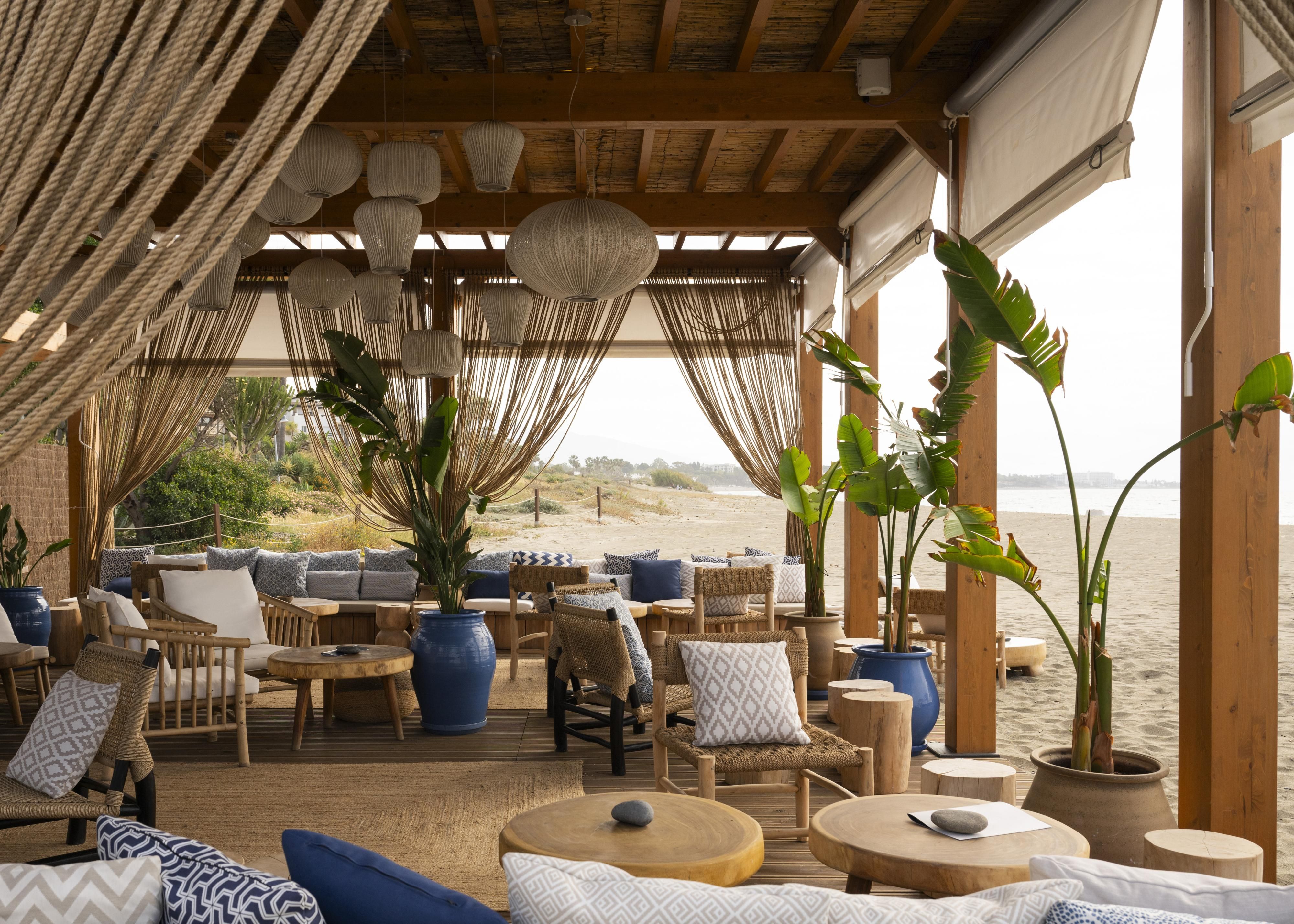 El beach club del Mett, en mitad de la playa del Saladillo.