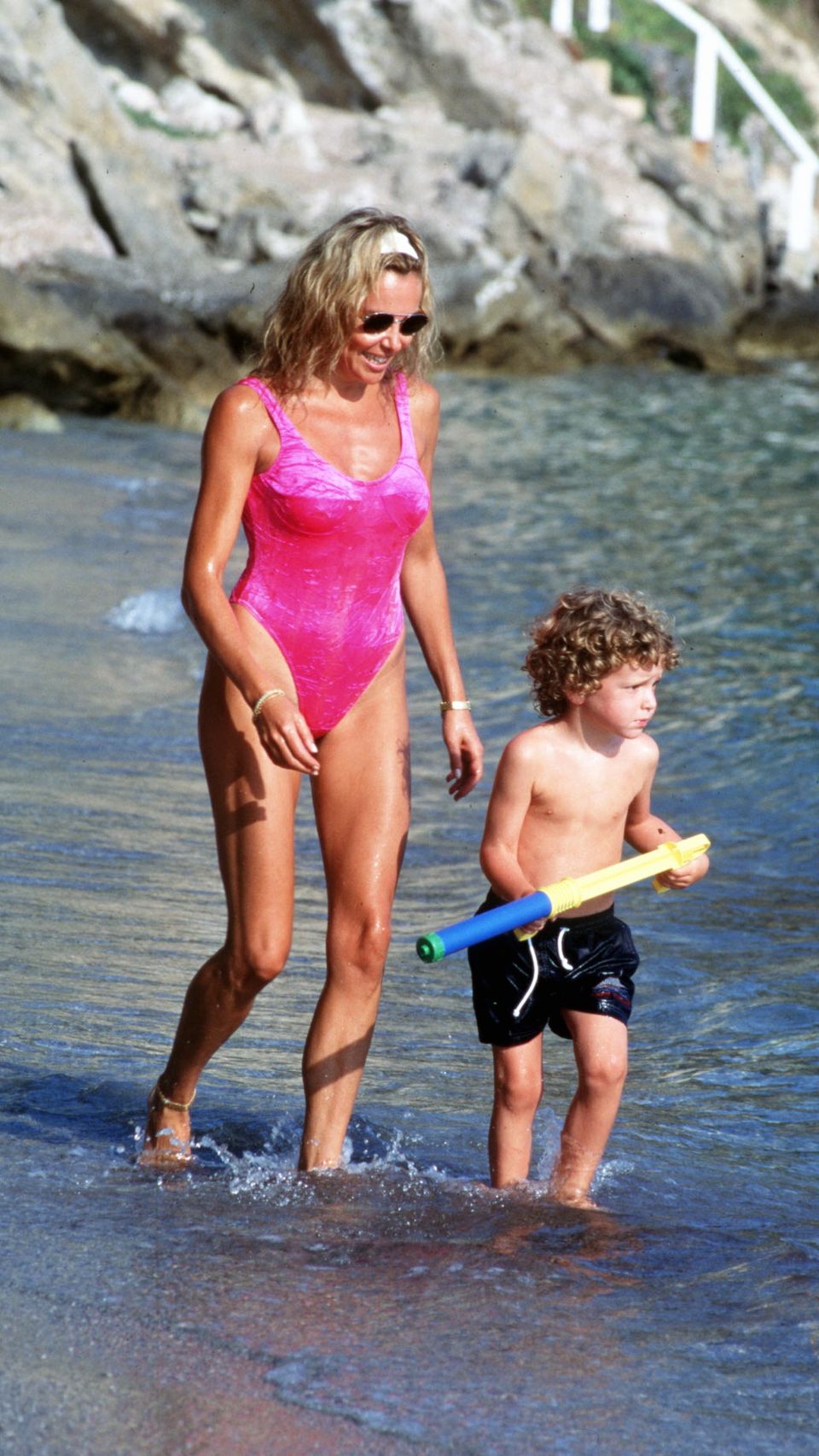 La actriz junto a su hijo, Álex Lequio, en una imagen en la Costa de los Pinos.