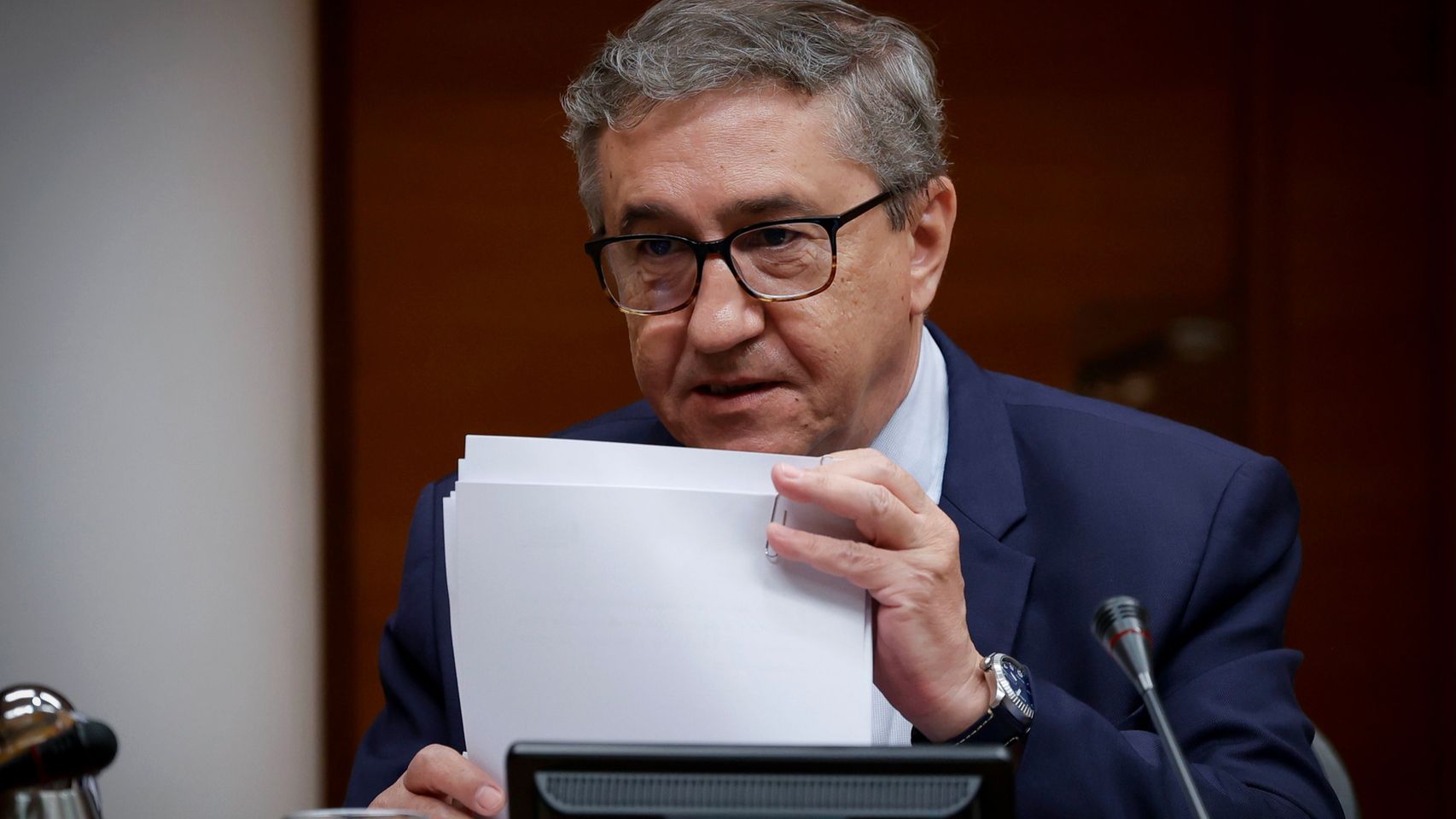 El conseller de Hacienda, José Antonio Rovira, explica los Presupuestos de 2026 en Les Corts. José Cuéllar / Corts