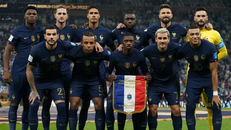 Francia inicia la final del Mundial en Qatar.