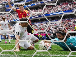 Beiranvand, el portero iraní, tras realizar la mejor parada del Mundial.