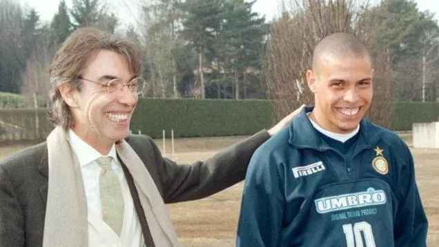 Massimo Moratti, junto a Ronaldo Nazario.