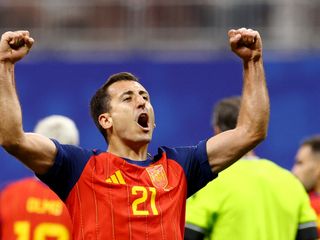 Mikel Oyarzabal celebra uno de sus goles ante Arabia Saudí.