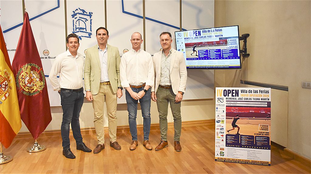  De izquierda a derecha: Israel Dueñas, Guzmán Gómez, Juan Manuel Esteban y Ricardo Coca en la presentación del IV Trofeo Diputación. Open Villa de las Ferias 2026. 