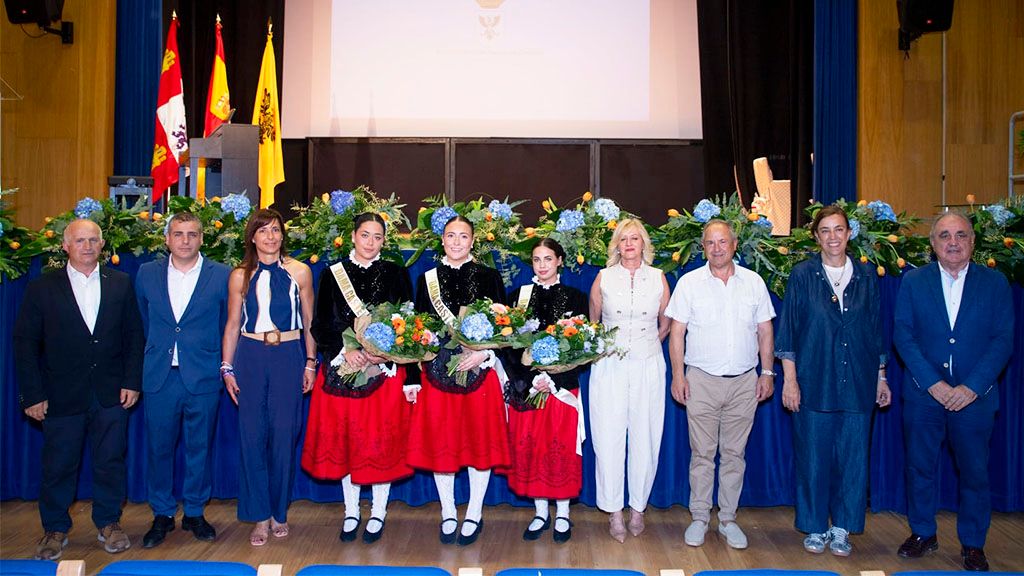 Elección de damas en las fiestas de San Juan y San Pedro de Aguilar de Campoo.  De izquierda a derecha: Urbano Alonso Cagigal, vicepresidente segundo de la Diputación de Palencia, Giovanni Peláez Sáez, concejal de Festejos y Juventud del Ayuntamiento de Aguilar de Campoo, Soraya Isasi Estébanez, concejala de Cultura y Deportes del Ayuntamiento de Aguilar de Campoo. Las damas: Carmen, Lucía e Irati. Magali Corada, concejala de Turismo y Bienestar Social en el Ayuntamiento de Aguilar de Campoo, Luis Ángel Puebla, concejal de Hacienda de Aguilar de Campoo, Ángeles Armisén, presidenta de la Diputación de Palencia y José Antonio Rubio Mielgo, delegado territorial de la Junta en Palencia.  