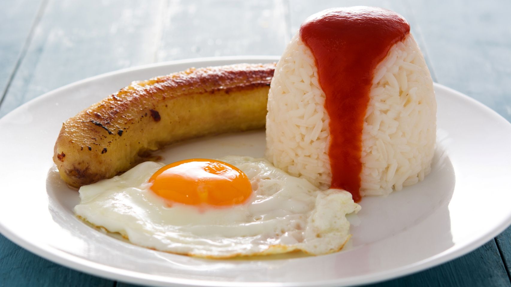Un plato de arroz a la cubana español