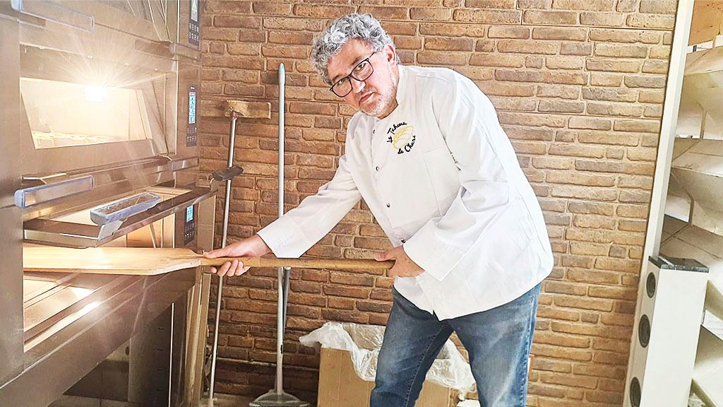 Otra imagen de Javier trabajando.