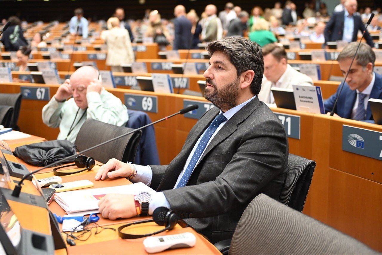 López Miras durante la sesión.