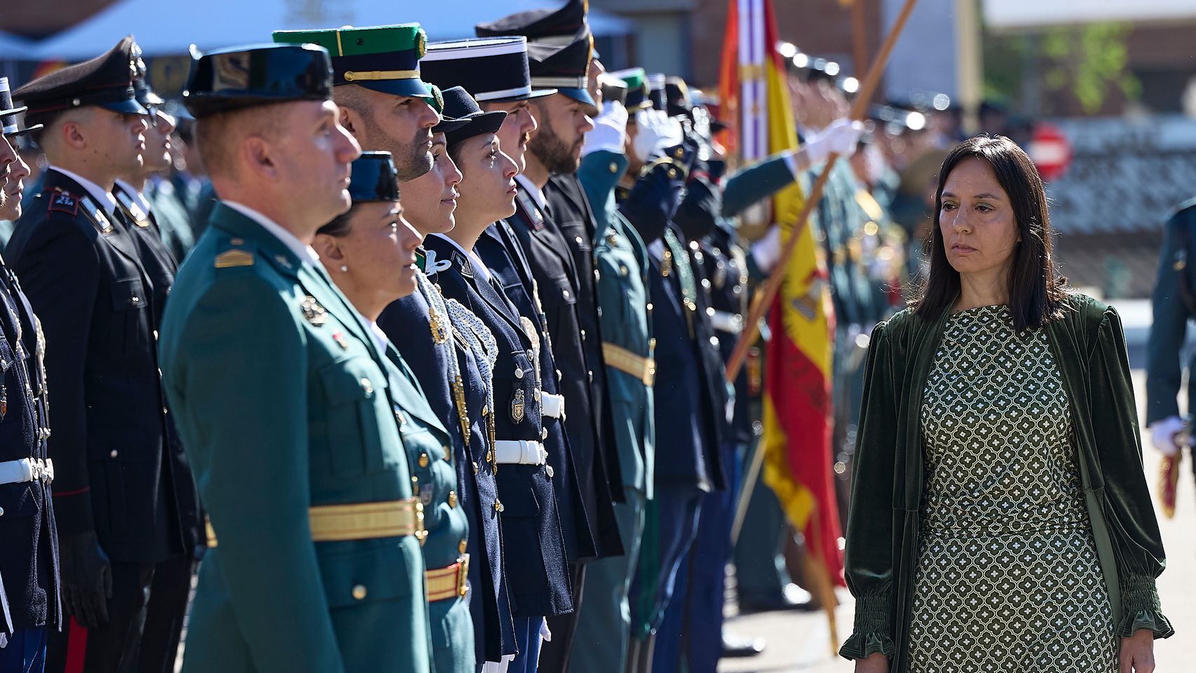 mantiene al frente de la Guardia Civil a una investigada por delitos contra sus subordinados