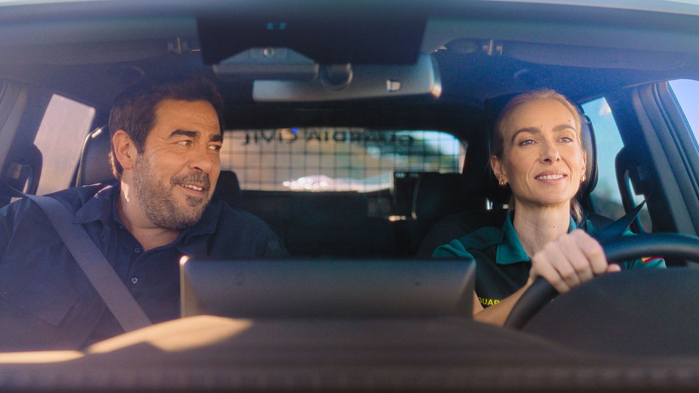 Pablo Chiapella y Kira Miró en 'Olivia'.