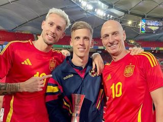 Dani Olmo, con su padre.