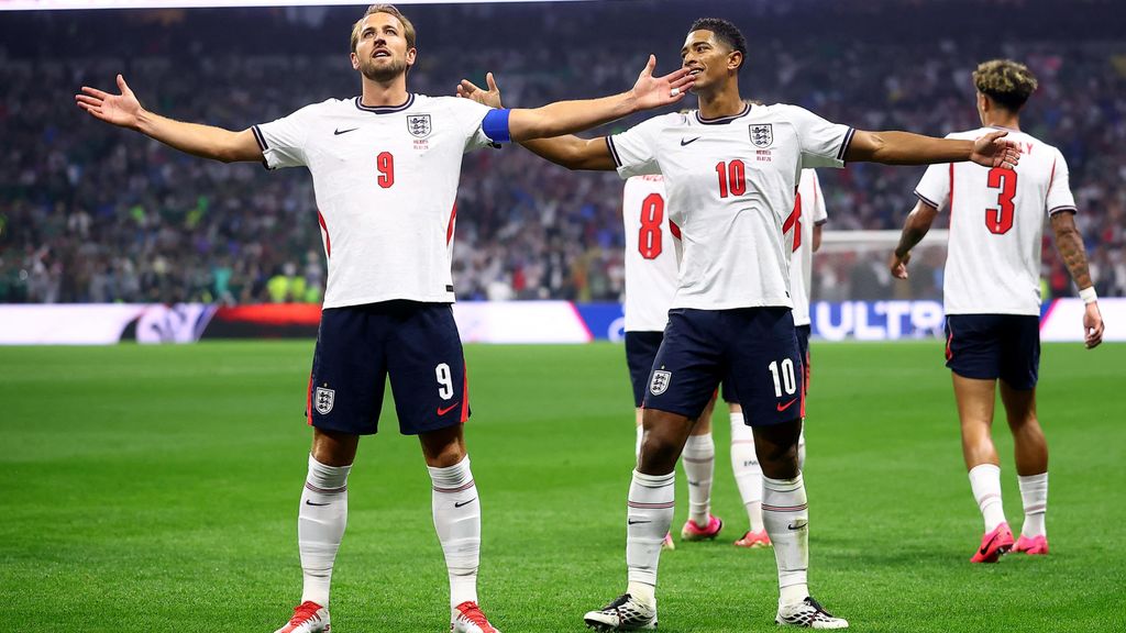 Bellingham celebra con Kane el gol marcado contra México.
