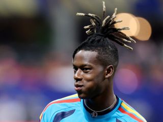 Nico Williams, durante un calentamiento con la selección.