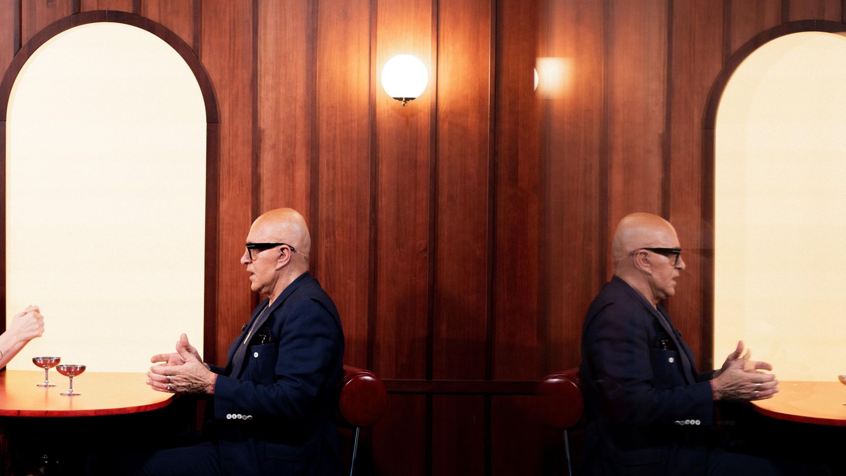 Kiko Matamoros con su doble: esta vez no es su hermano, sino él mismo.