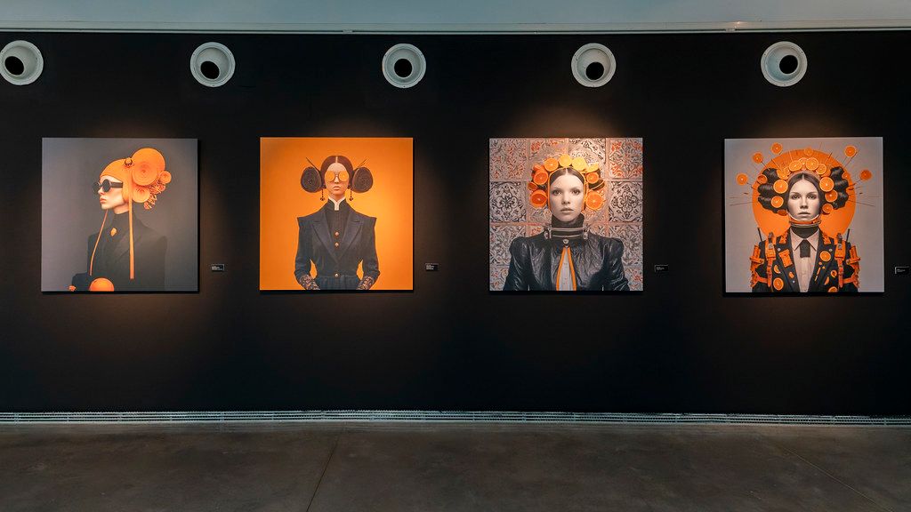 Fernández revisita la iconografía valenciana con una mirada futurista.