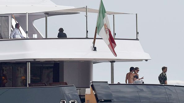 Valentino en su yate con Jon Kortajarena en Ibiza.