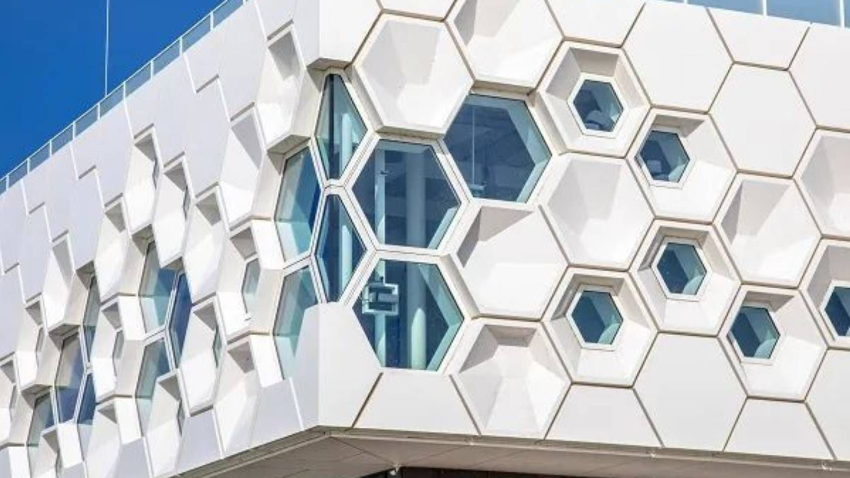 La fachada de un edificio.