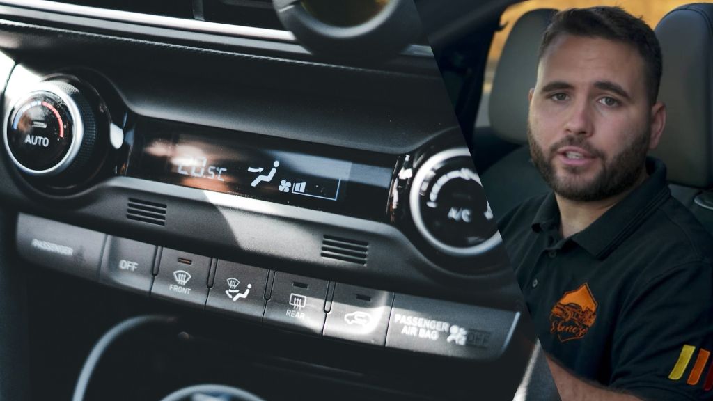 Un aire acondicionado de un coche y el mecánico Juan José Ebenezer.
