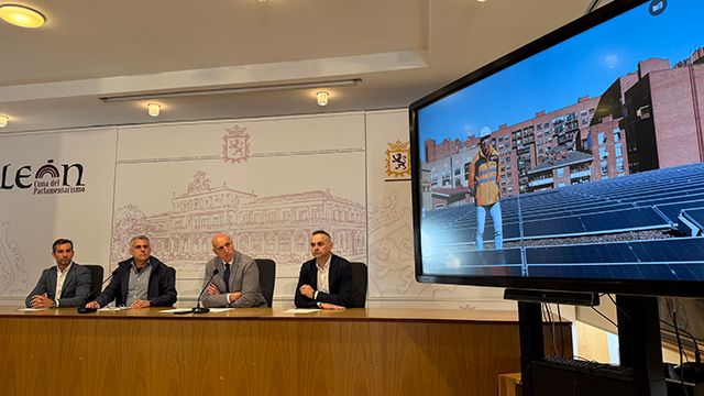 Presentación de un proyecto de autoconsumo del Ayuntamiento de León.