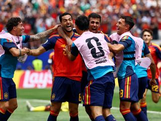 Mikel Merino celebra el gol ante Bélgica.
