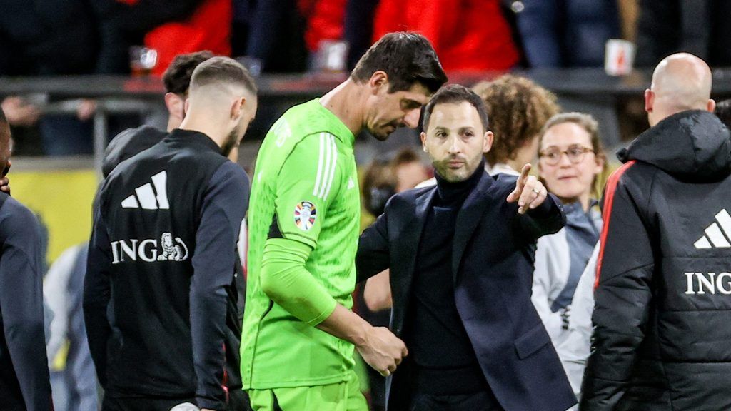 Tedesco da instrucciones a Courtois.