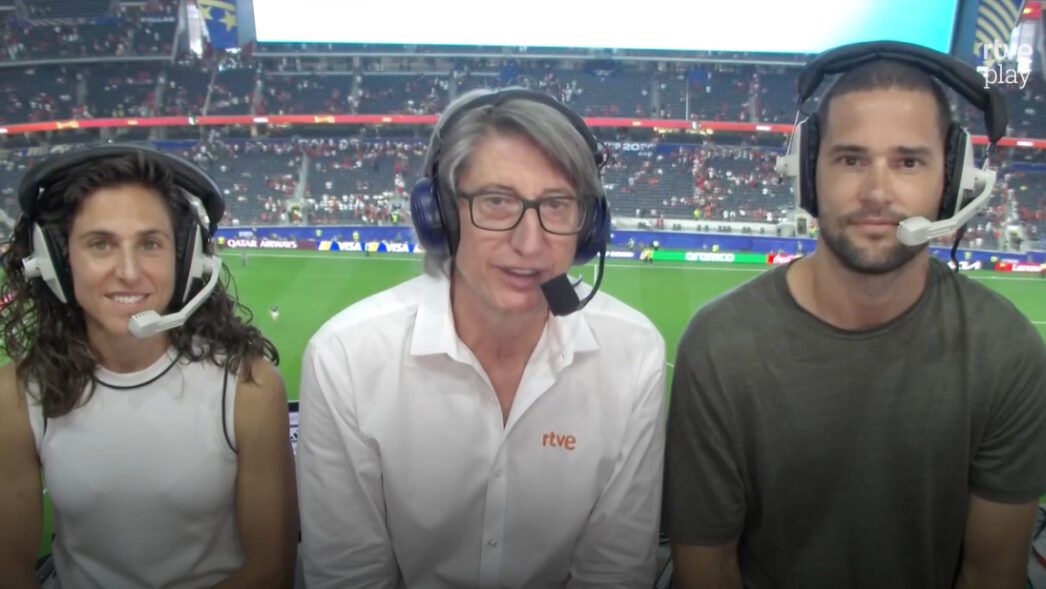 Juan Carlos Rivero narra los partidos del Mundial en TVE acompañado de Vero Boquete y Mario Suárez.