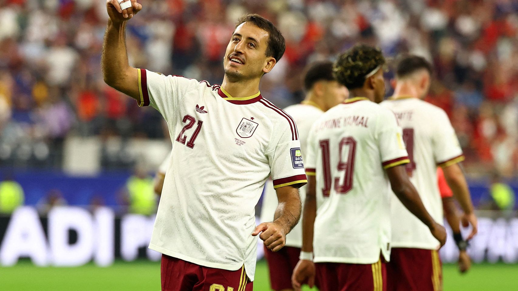 Mikel Oyarzabal celebra su gol ante Francia.