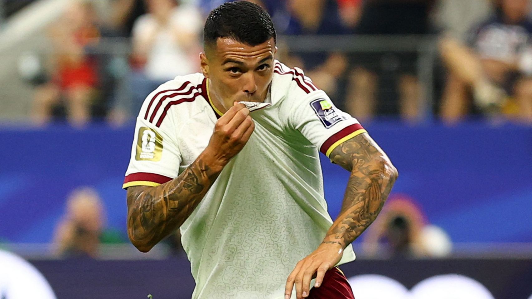 Pedro Porro celebra su gol ante Francia.