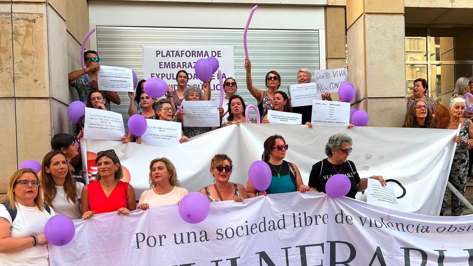 El PSOE se moviliza contra el PP de Murcia por «castigar a las mujeres» al derivar abortos a clínicas privadas