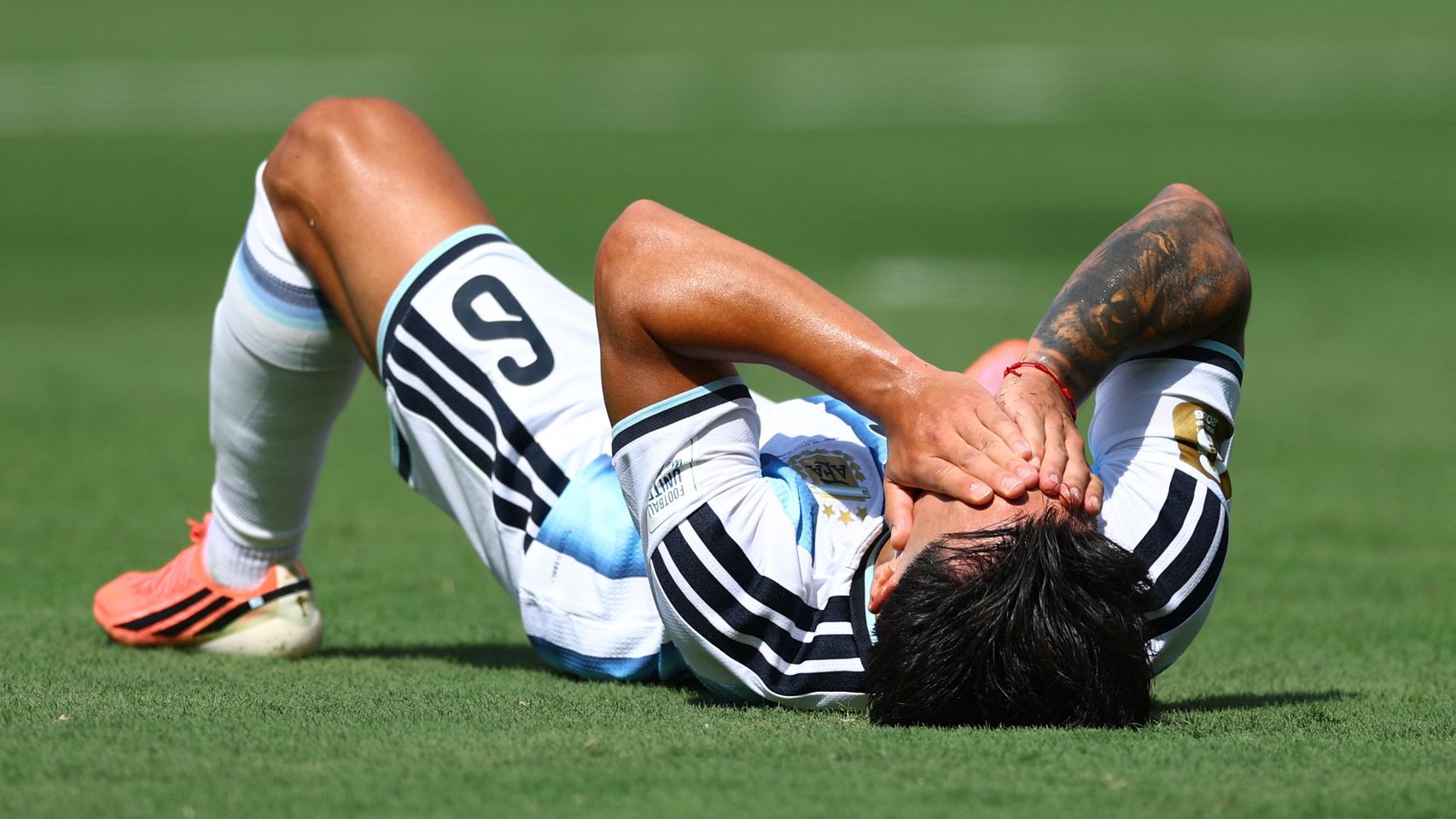 Lisandro, lesionado en la primera parte de la final ante España.