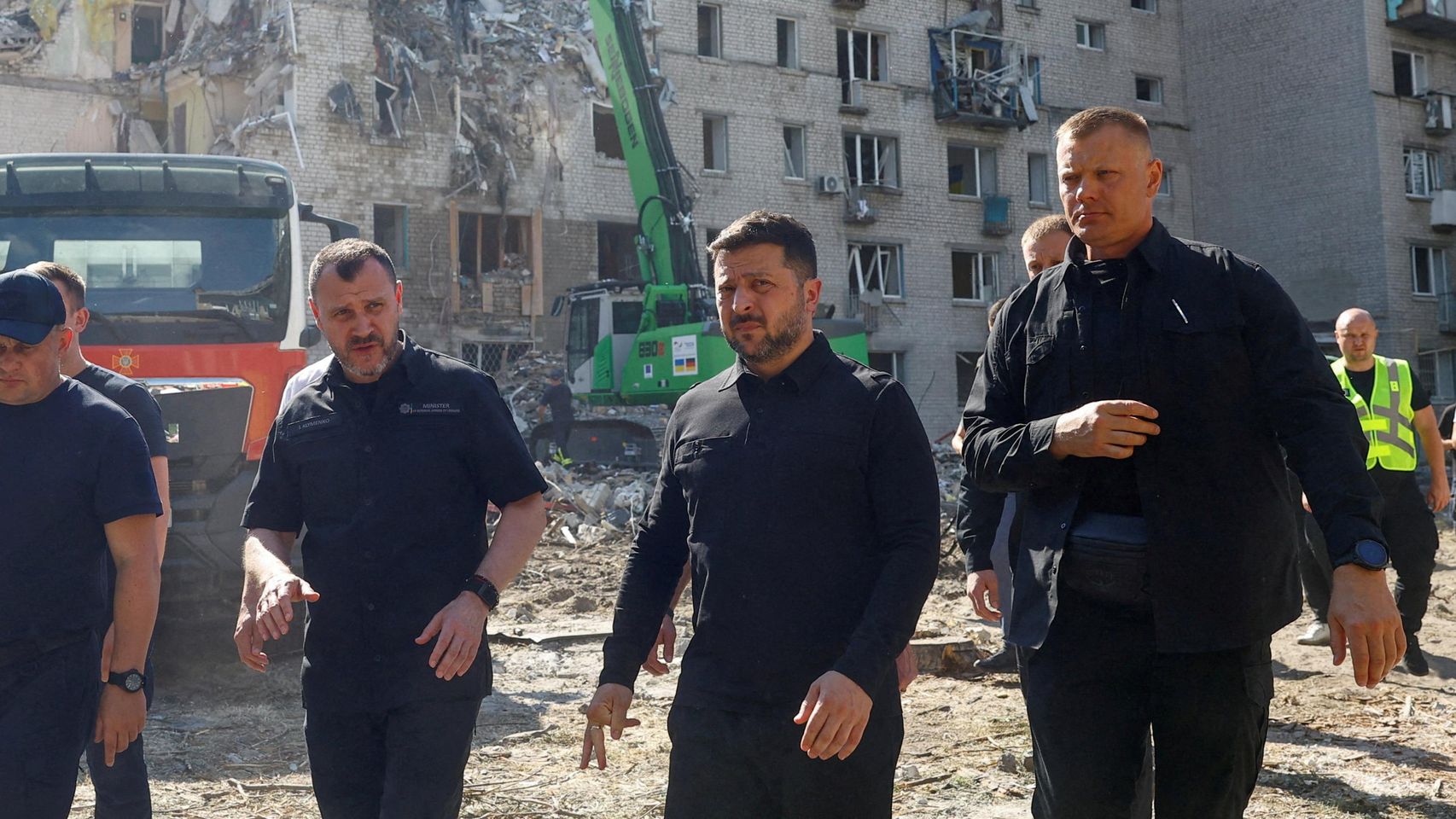 Zelenski releva al comandante en jefe del Ejército, Oleksandr Sirski, tras días de protestas contra su gestión de la guerra