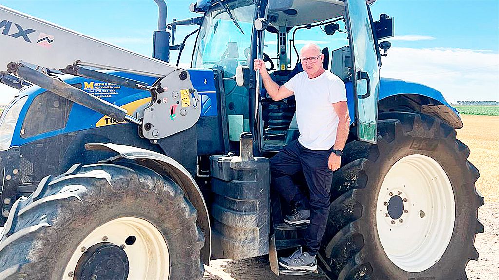 Luis Velasco en su tractor.