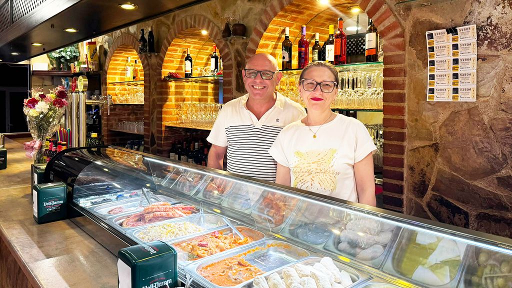 Rui Carlos y Ionela en el Restaurante Casa Manolo. 