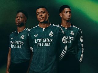 Vinicius, Mbappé y Bellingham visten la segunda camiseta para la temporada 26-27.
