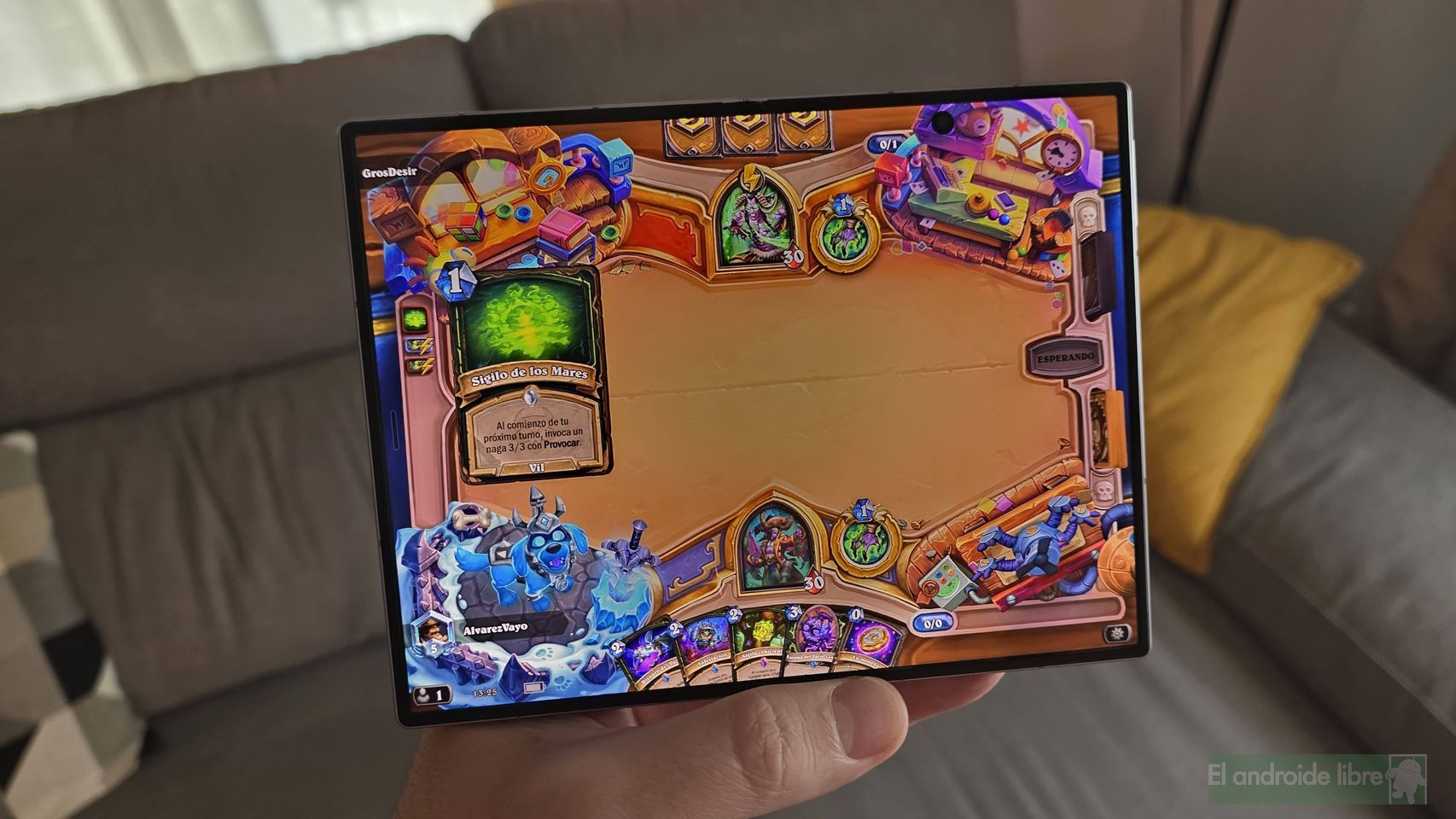 Jugando en el Samsung Galaxy Z Fold 8