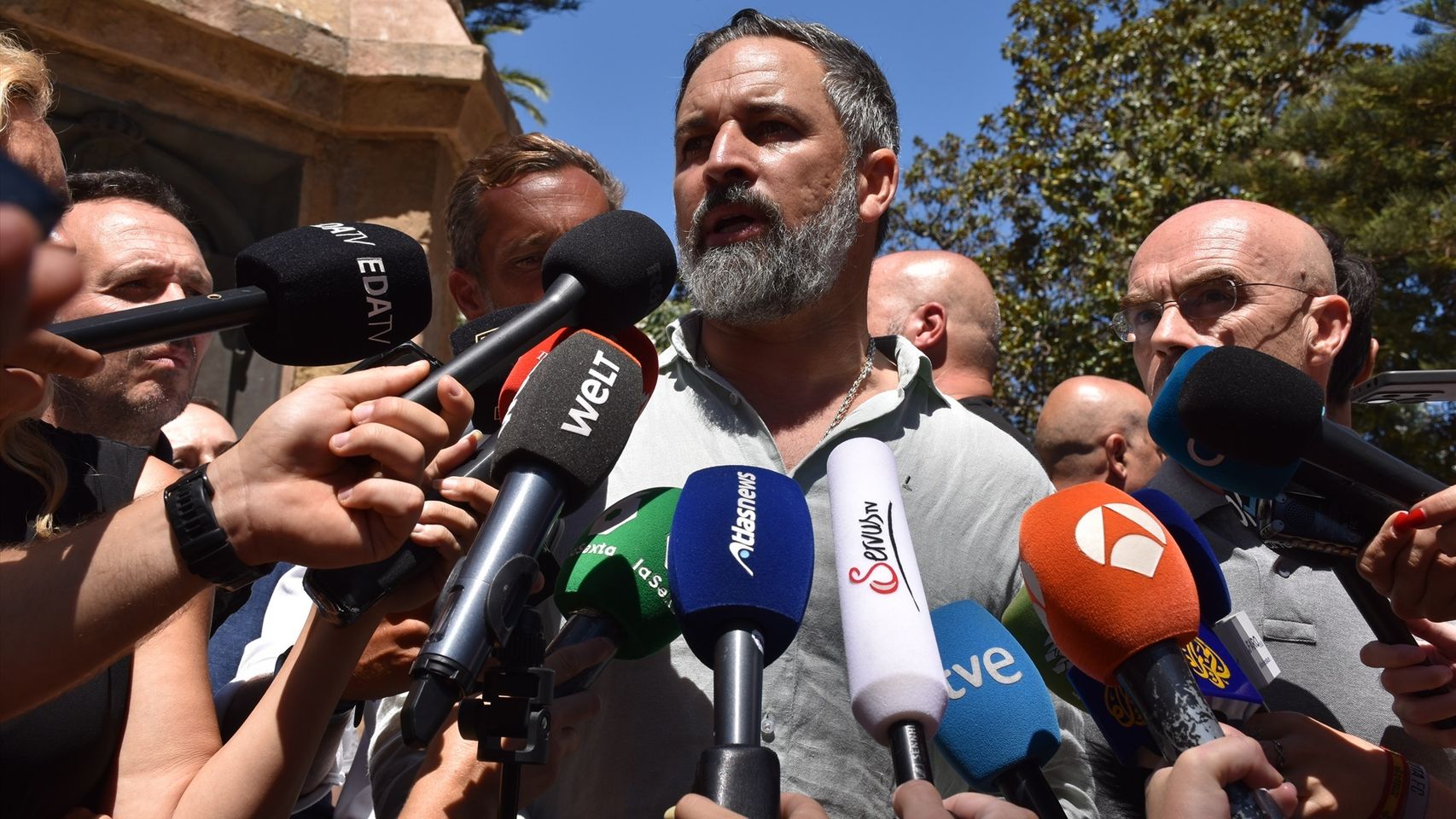 Abascal pide activar el artículo 102 de la Constitución para que el Supremo procese a Sánchez por «traición» al Estado en Ceuta