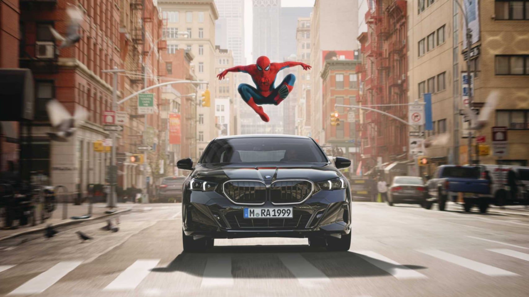 Spiderman y un BMW