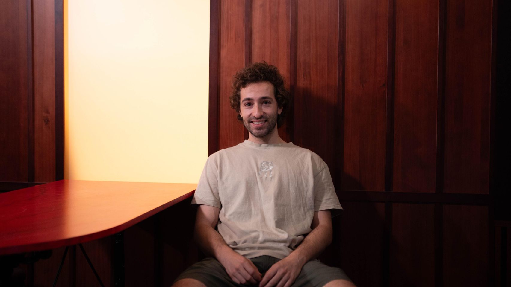 Álvaro con cara de gamberro, o sea, que estaba a gusto.