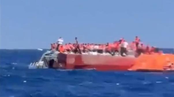 Un barco con al menos 270 personas a bordo naufraga frente a las costas de Chipre