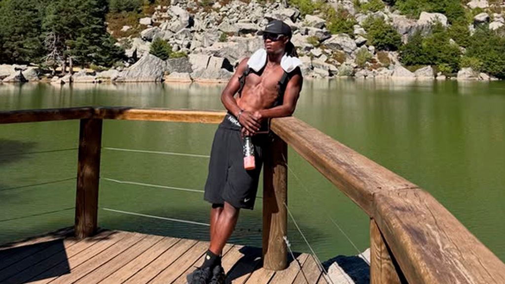 Eduardo Camavinga, futbolista del Real Madrid, disfrutando de la provincia de Soria.jpg