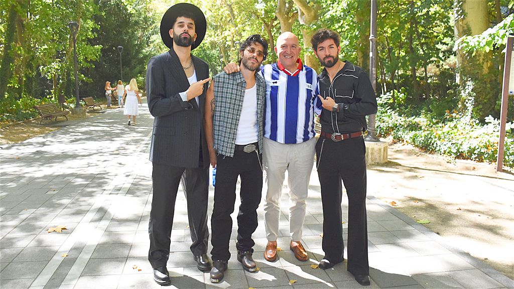 El alcalde Jesús Julio Carnero con los integrantes de Siloé.