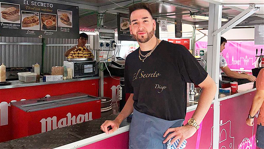 Diego Rodríguez Estrada en su caseta de la Feria de Día.