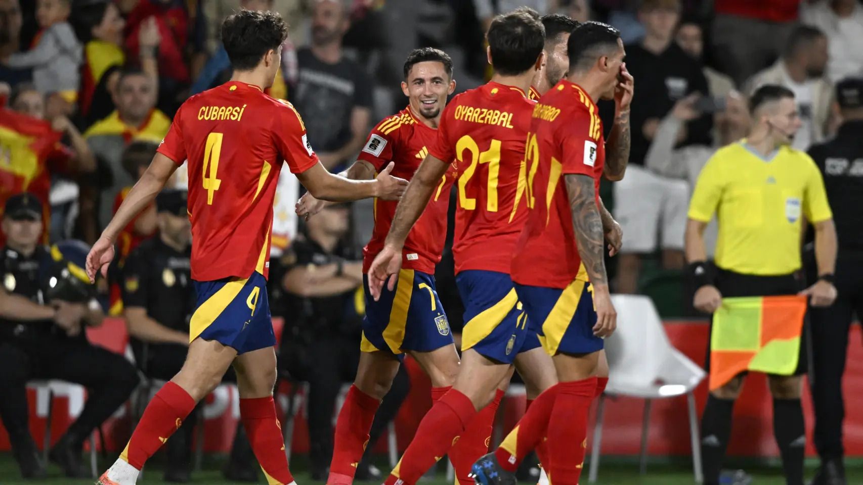 Los jugadores de la Selección celebran el gol de Yéremy Pino contra Georgia en el último partido de La Roja en octubre de 2025.