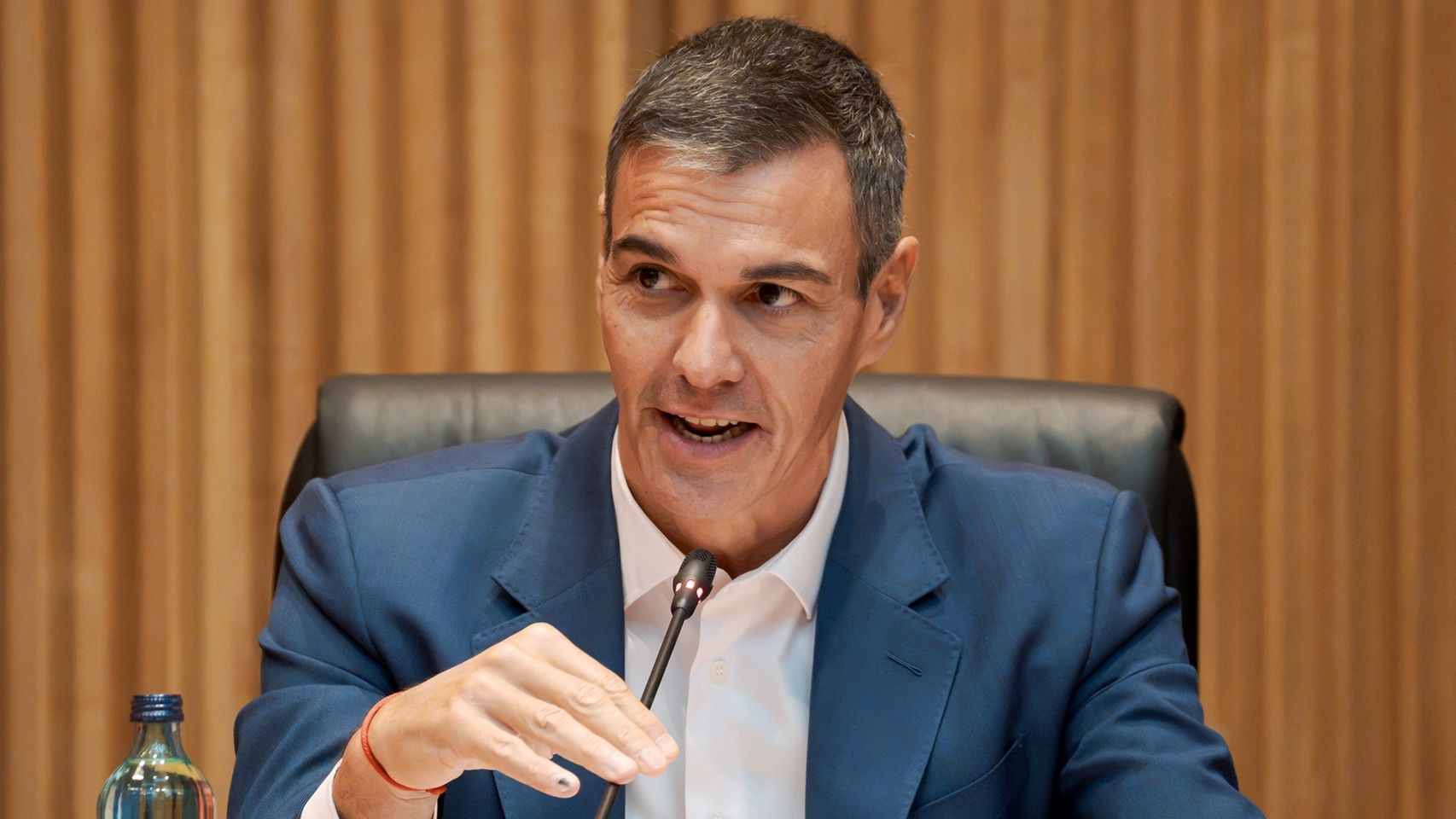 Pedro Sánchez en el Congreso antes los diputados, senadores y europarlamentarios del PSOE.