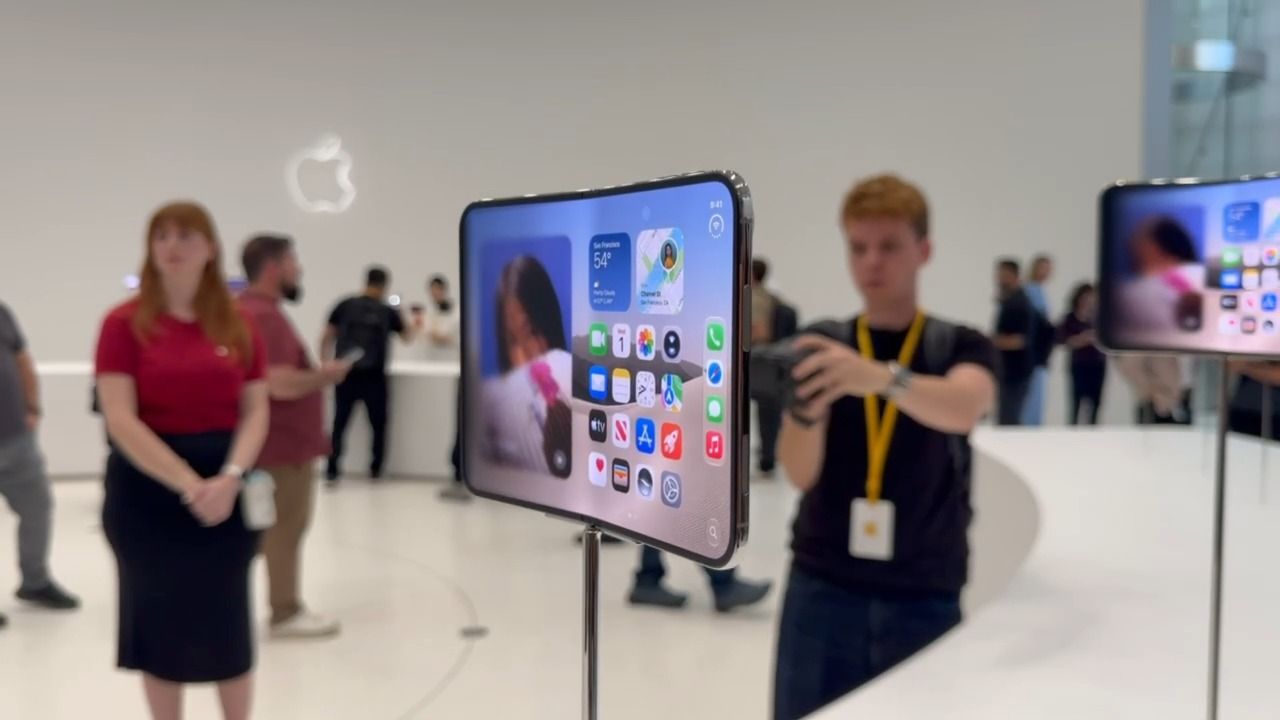 su primer teléfono plegable es una oda a la ingeniería y una llamada a la productividad
