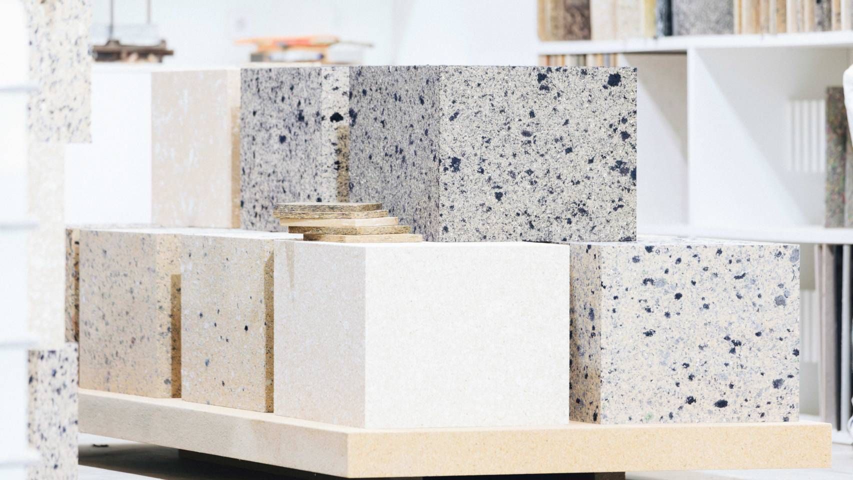 Cubos con fibras textiles.