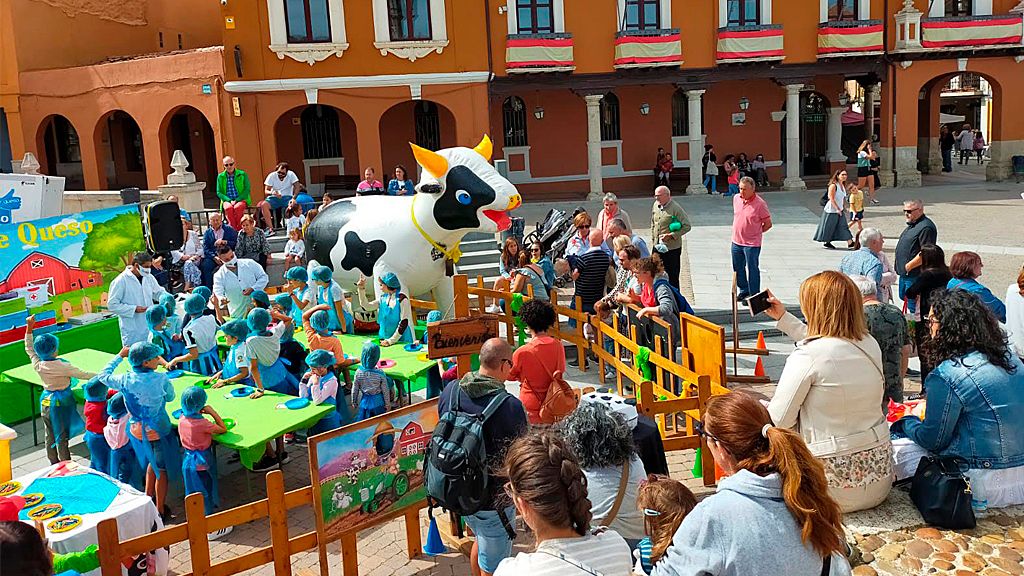 Talleres de una edición anterior del Mercado del Queso en Villalón.