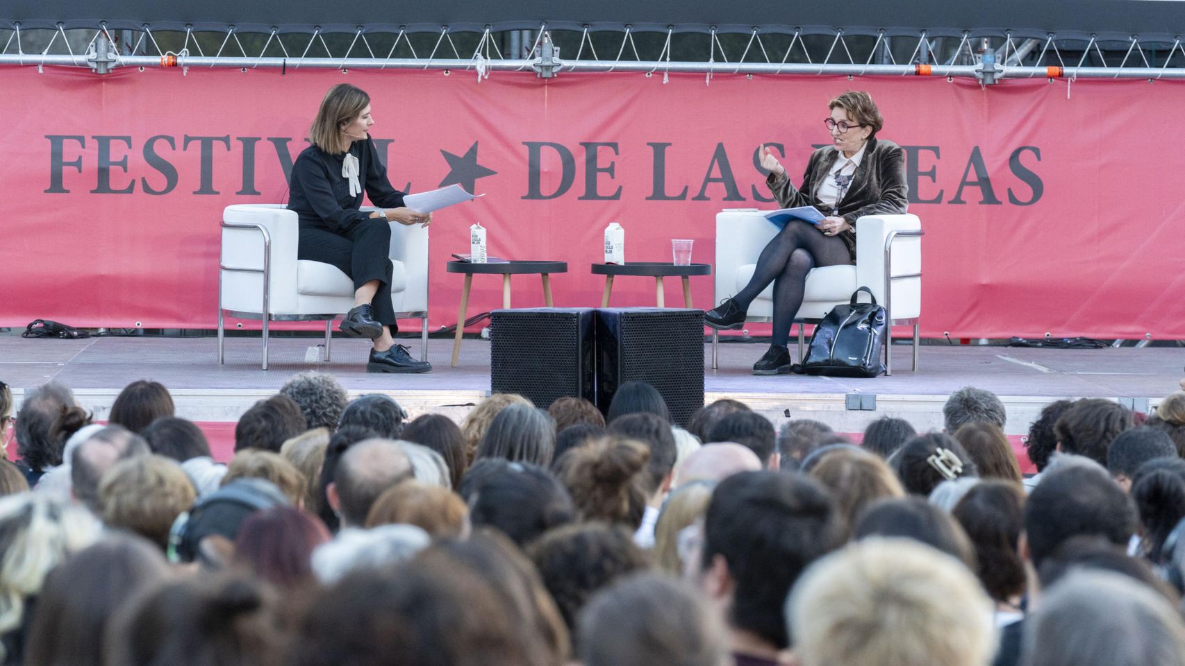 La amenaza de boicot de una treintena de participantes logra que el Festival de las Ideas se desvincule de Allianz